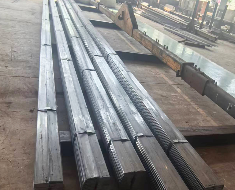 冷拉扁鋼可以用于制作家具電器產品部件金屬器具以及小五金零配件等